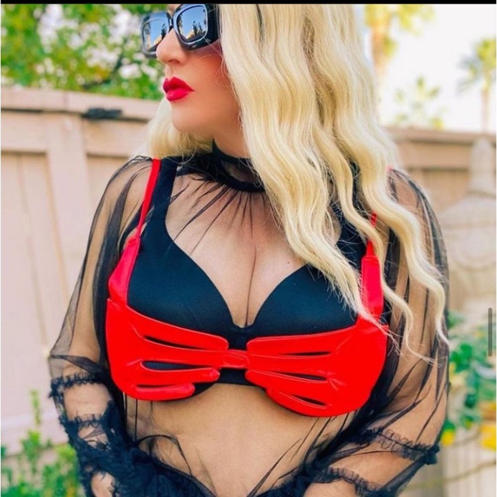 Sexy red hands!!